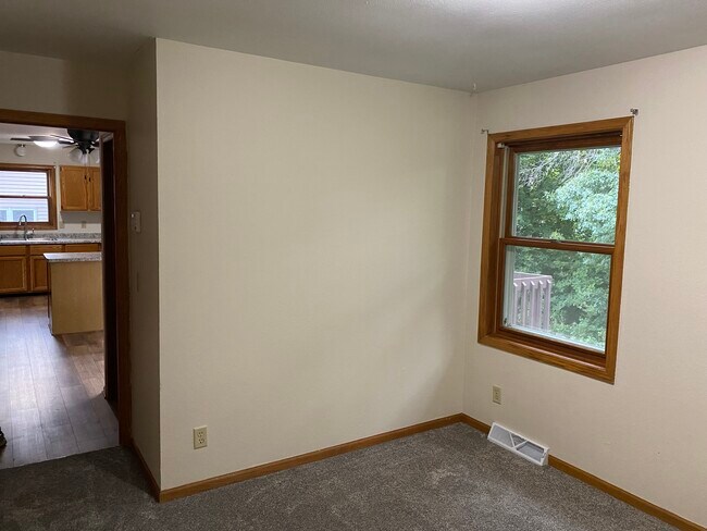 Building Photo - 792 Huntington Dr