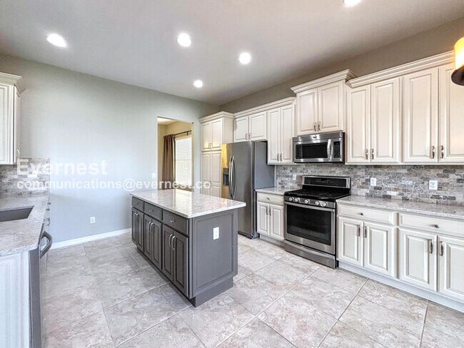 Building Photo - 296 Del Sol Ave