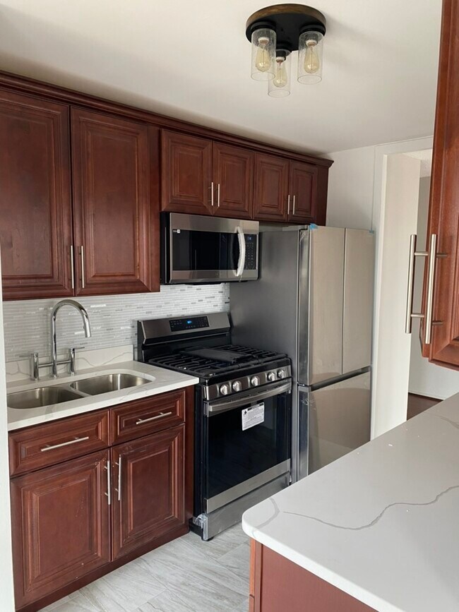 Building Photo - 6700 S South Shore Dr