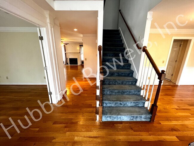 Building Photo - 148 Brook Hollow Dr