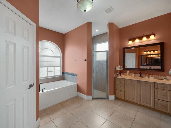 Building Photo - 1371 SW Halford Ave