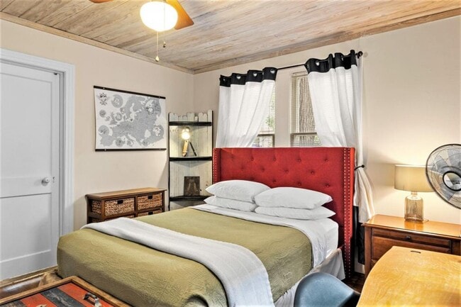 Photo - 1629 Waterston Avenue House