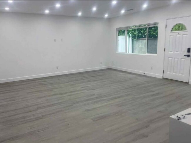 Foto del edificio - 19057 Friar St