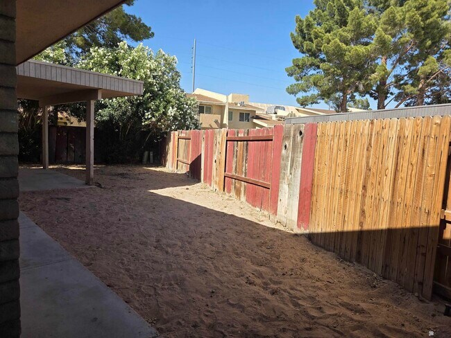 Foto del edificio - 720 E 24th Pl