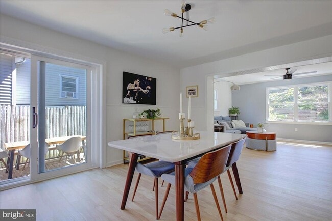 Building Photo - 5208 10th Pl S