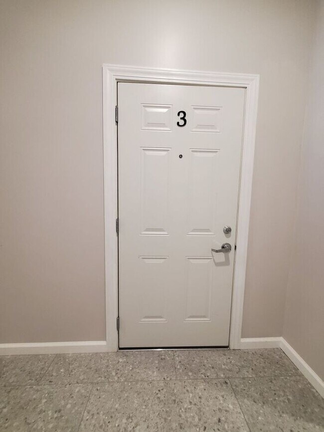 Foto del edificio - Remodeled 1 Bedroom Upper Apartment- Clinton