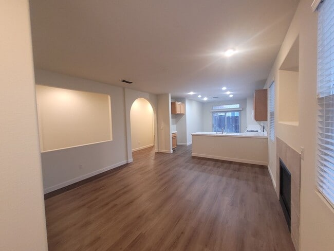 Building Photo - Beautiful Natomas area home on corner lot