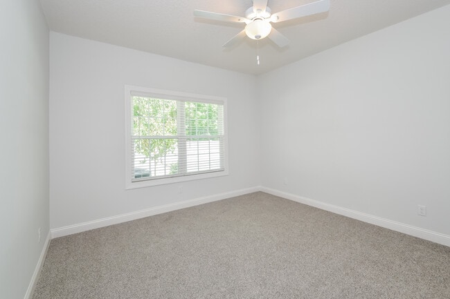 1074 Walker Point Way - SQFT 1153 - 007-photo-main-bedroom-12802050 - Walker Point