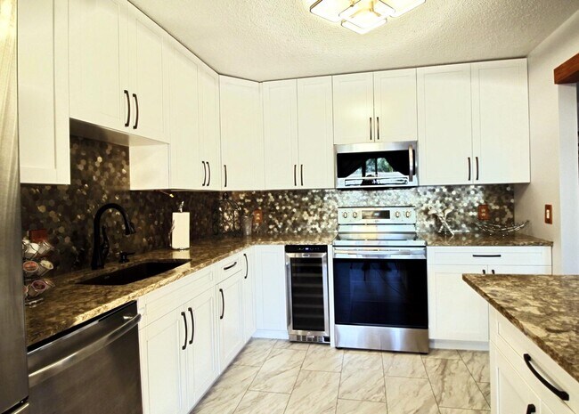 Building Photo - 4061 SW Parkgate Blvd