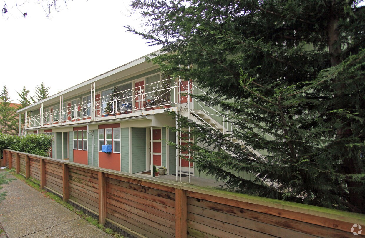 Foto principal - 224 14th Ave E