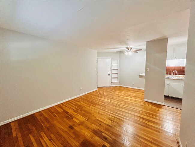 Foto del edificio - 8803 Timberside Dr