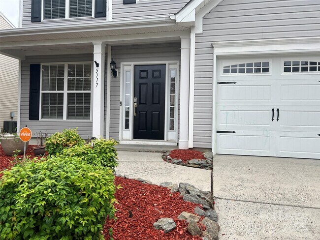 Foto del edificio - 5717 Lindley Crescent Dr