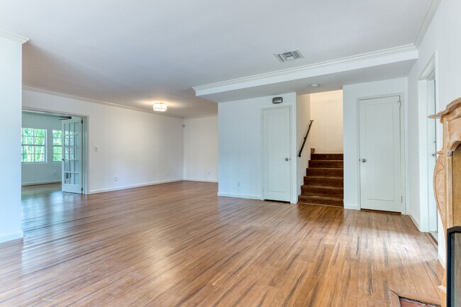 Building Photo - 336 Marlborough Rd
