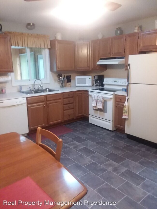 Building Photo - 3 br, 2 bath House - 8 Hamilton Avenue