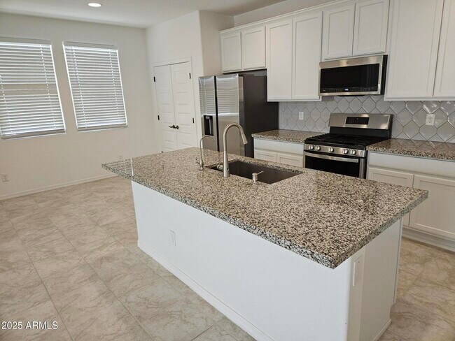 Building Photo - 14224 W Hackamore Dr