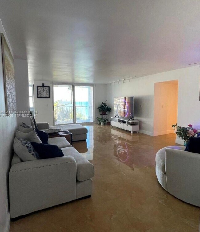 Foto del edificio - Beautiful 2-Bedroom, 2-Bathroom Apartment with Direct Ocean Views.