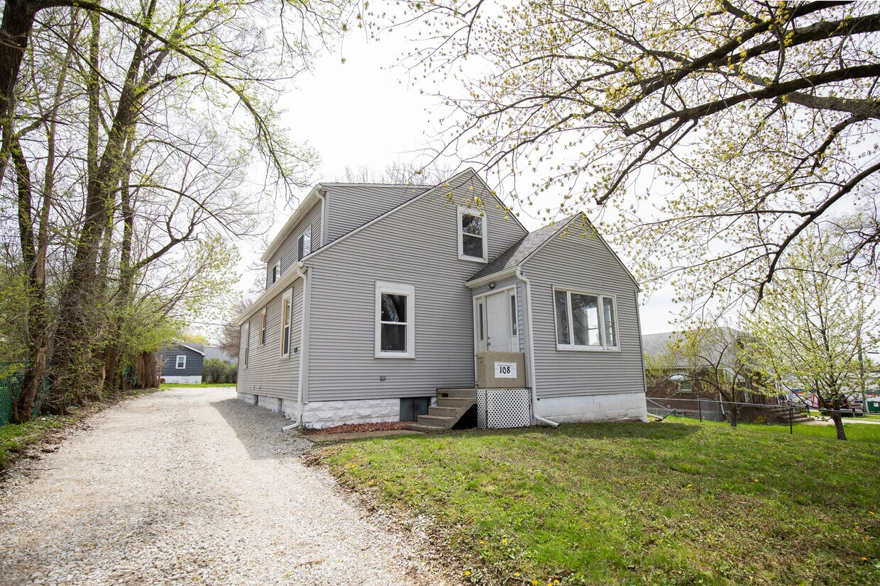 108 Hughes Ave, Lockport, IL 60441 House Rental in Lockport, IL