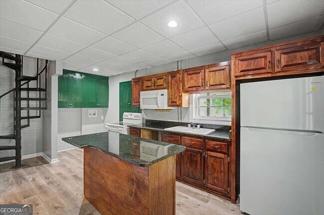 Foto del edificio - 269 W Hermitage Rd NE