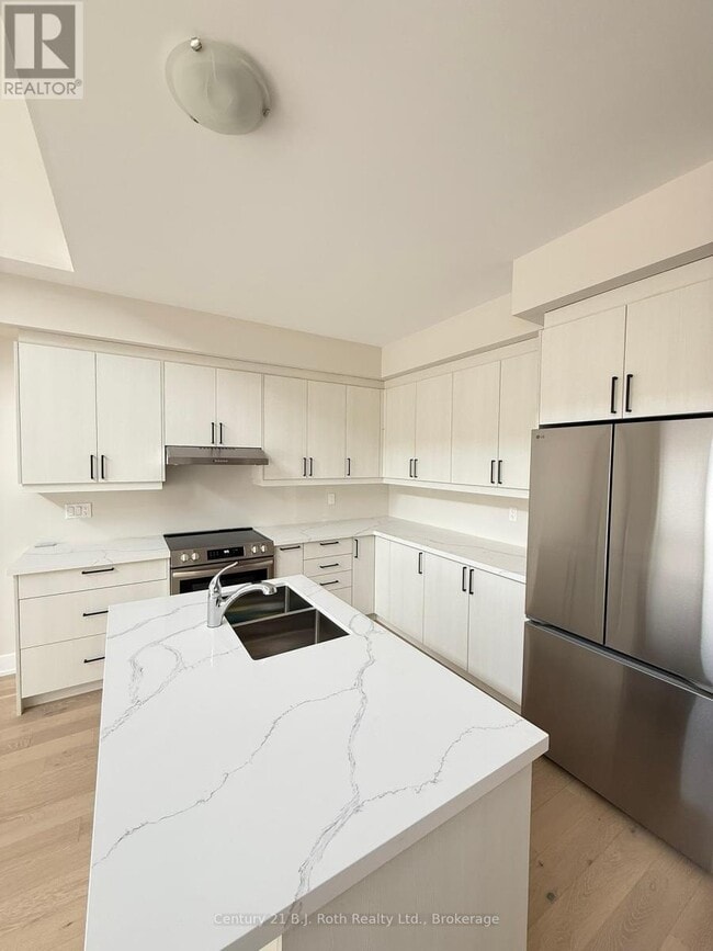 Building Photo - 15 Ruby Crescent