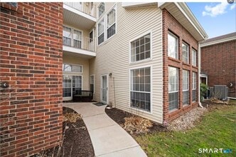 Building Photo - 211 Carriage Crossing Ln