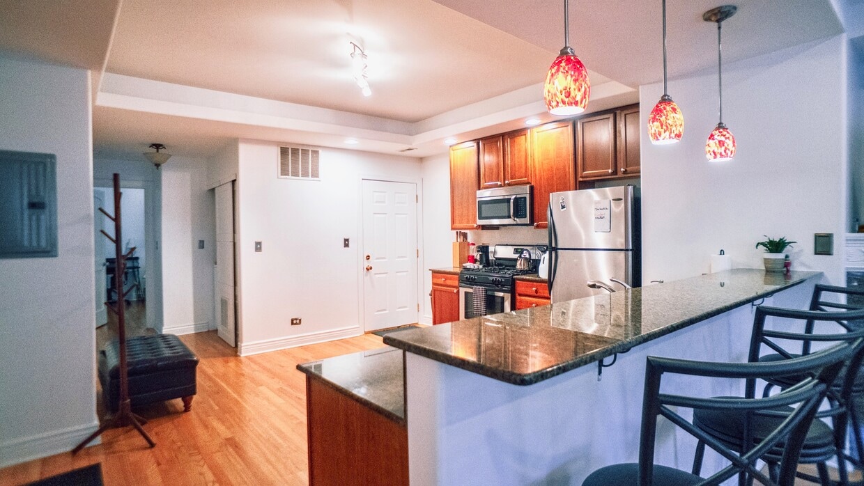 Kitchen and dining area - 6709 N Lakewood Ave