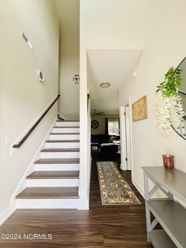 Building Photo - 3809 Ashcroft Dr