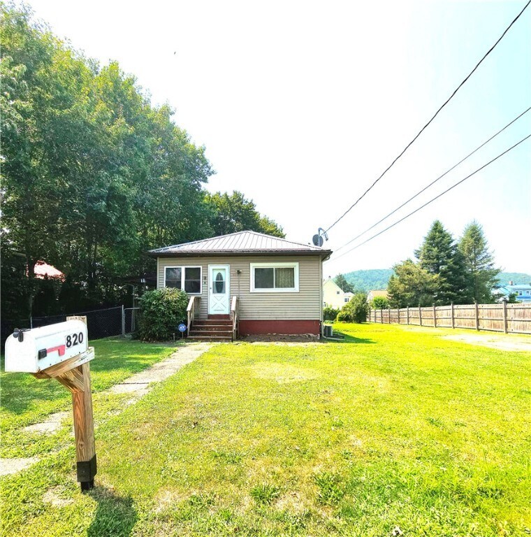 Foto principal - 820 Laurel St