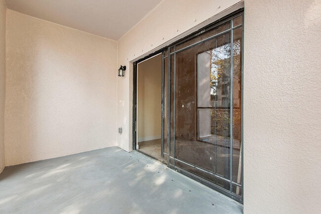 Building Photo - 3023 Alcazar Pl