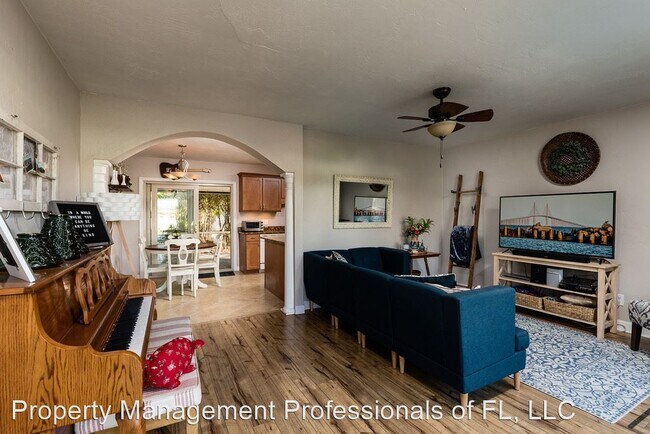 Foto del edificio - 3 br, 2 bath House - 734 43RD AVE NE