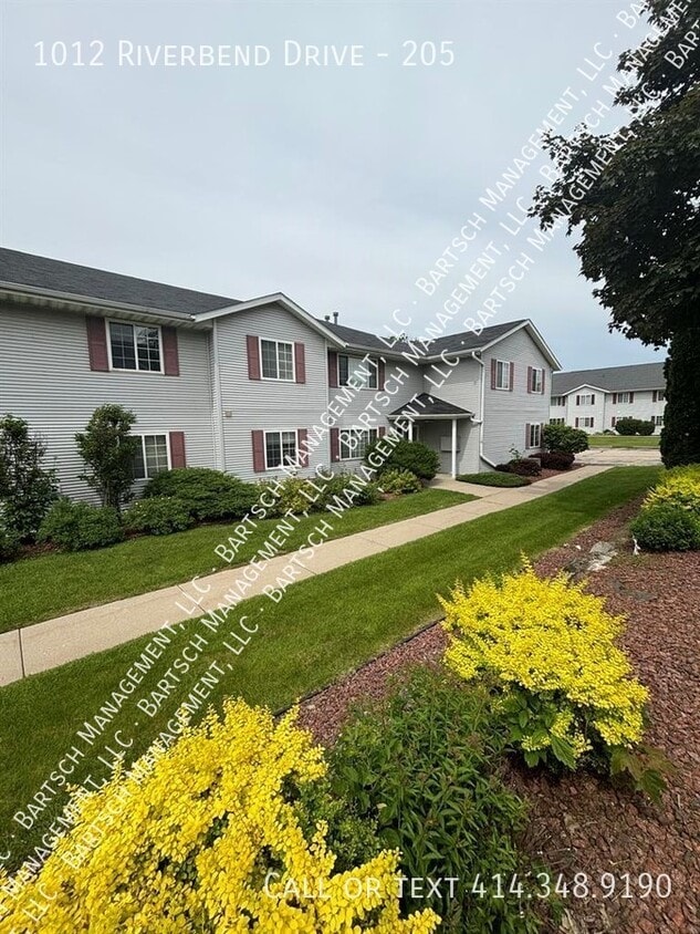 1012 Riverbend Dr Unit 205, Hartford, WI 53027 Room for Rent in