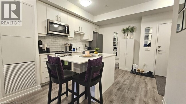 Building Photo - 247 Northfield Dr E