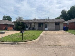 Building Photo - 911 Deonne Cir