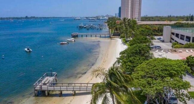 Foto del edificio - 5600 N Flagler Dr