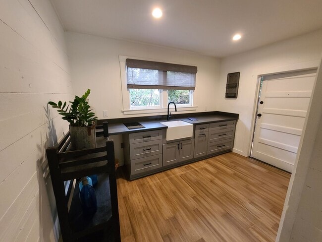 Building Photo - 1324 Johnson Ave