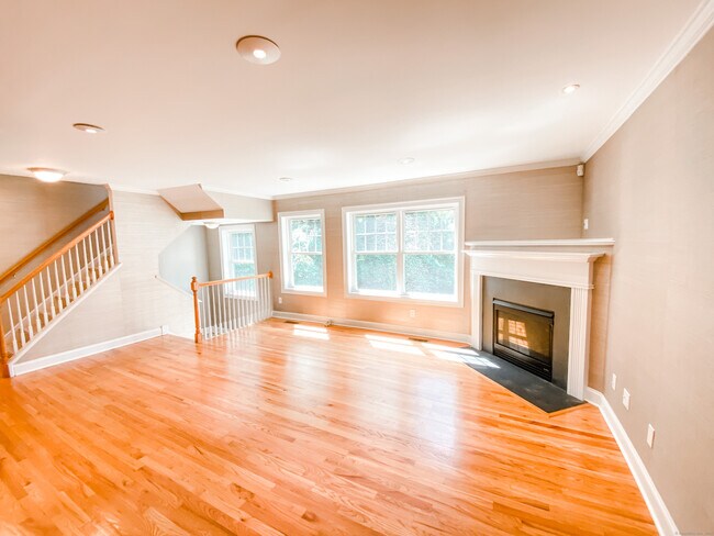 Foto del edificio - 439 Glenbrook Rd