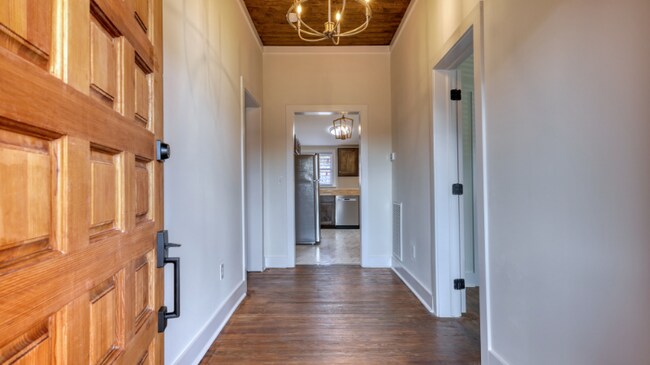 Building Photo - 11 N McLin St SW