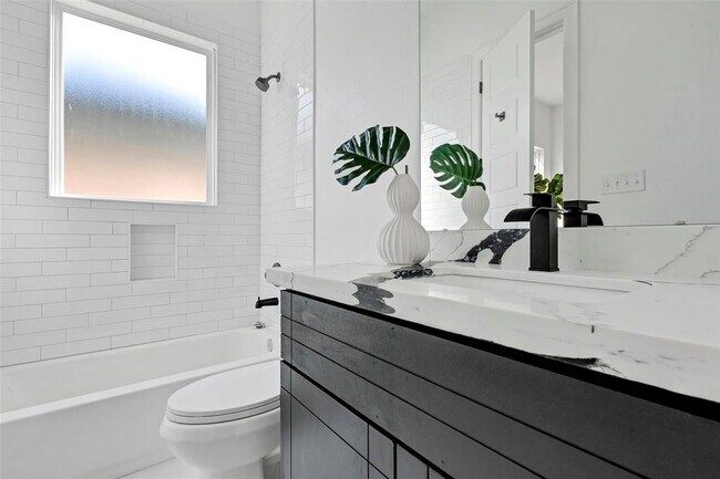 Foto del edificio - 1232 E 23rd St