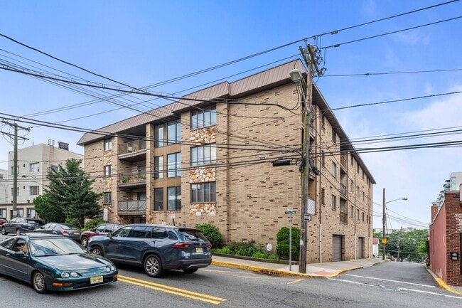 Building Photo - 314 Palisade Ave