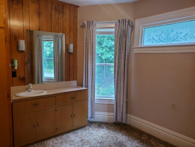 bedroom with make up station making getting ready easy - 1505 S Bell Ave