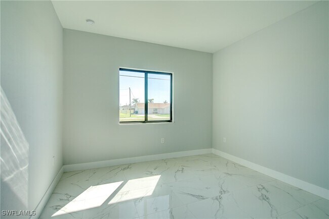 Foto del edificio - 2431 Tropicana Parkway W