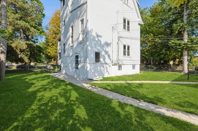 Foto del edificio - 6867 N Ottawa Ave