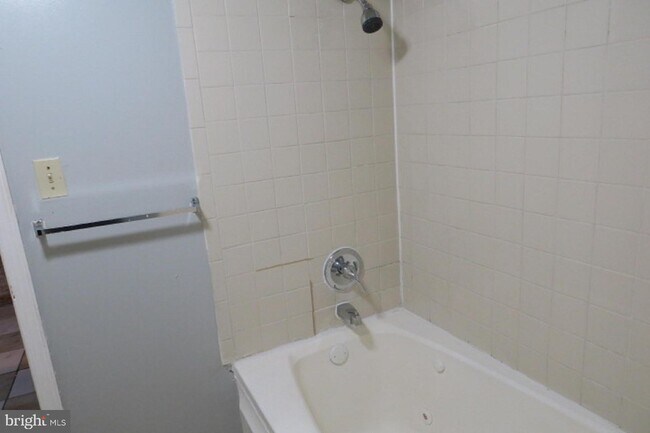 Foto del edificio - 1031-BASEMENT Park Rd NW