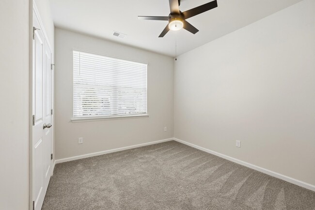 Foto del edificio - 496 Blissful Dr