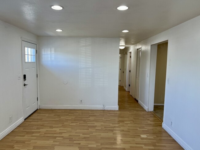 Building Photo - 951 Sunrise Dr