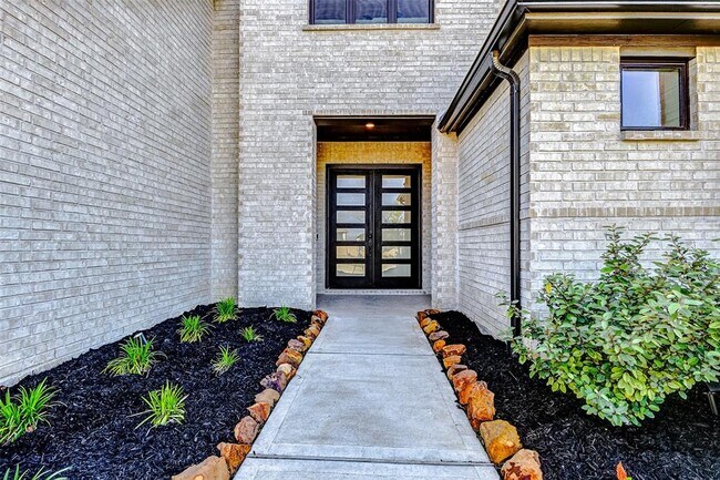 Foto del edificio - 7606 Redwoods Frst Dr