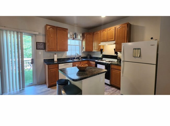 Foto del edificio - 637 Baystone Ct