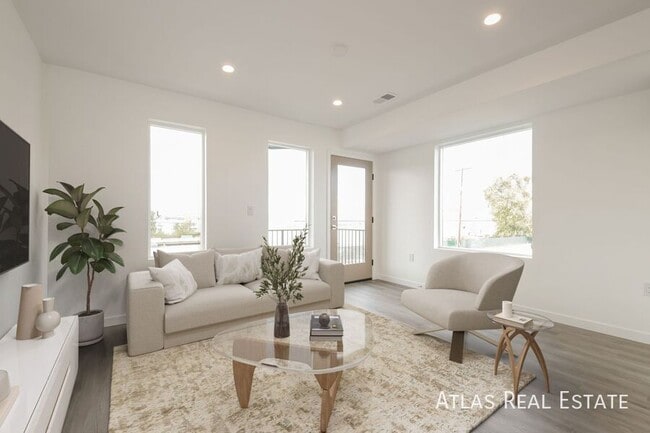 Photo - 2624 S Delaware St Apartment