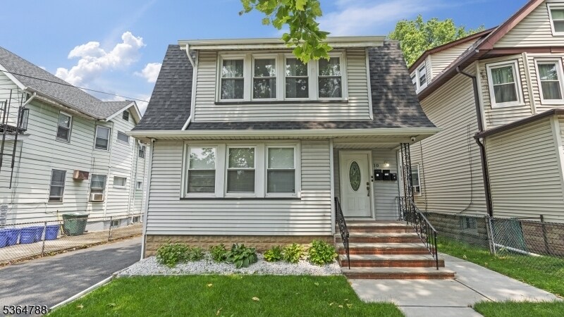 Primary Photo - 10 Olive St