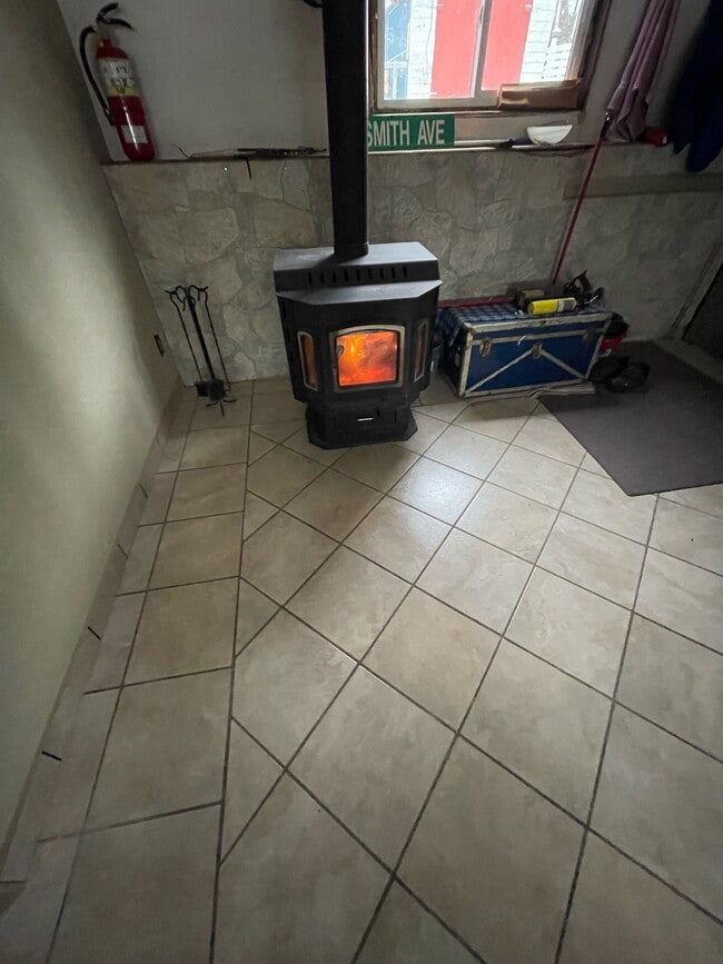 Building Photo - 1330-6001330 Twan Ave