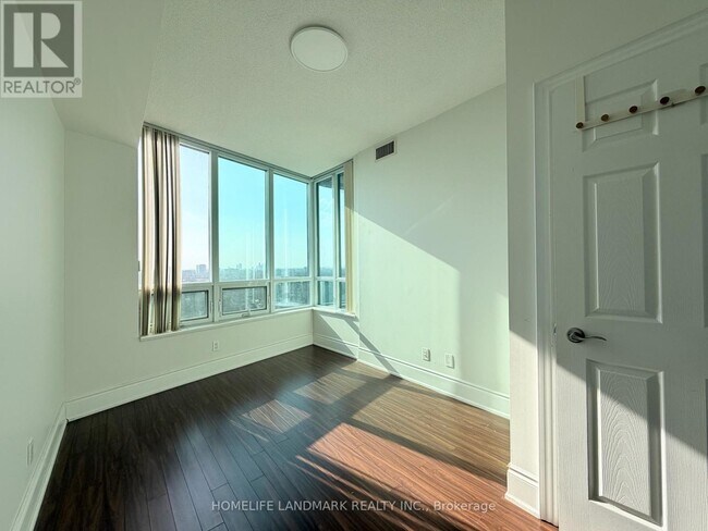 Photo du bâtiment - 15 Greenview Ave